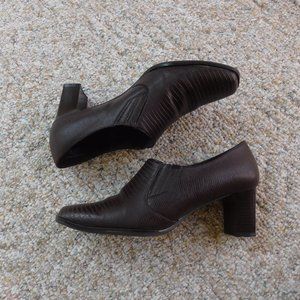 LifeStride "Somerset" Rich Brown Heels ~ Size 9 W ~ 2-1/2" Heel ~ Preowned